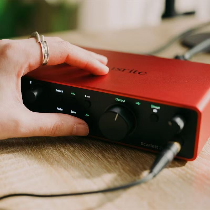 Forster Scarlet voor 2i2 Quad  - Audio Music Generator Free recensie en prijs